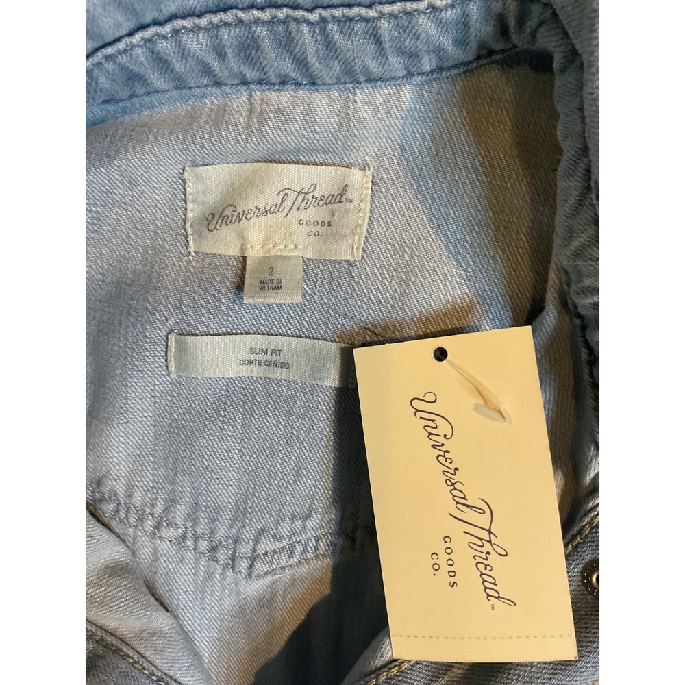 NWT Universal Thread Women's Slim Fit Denim Western Shirt Light Wash Blue Size 2 - Picture 4 of 10